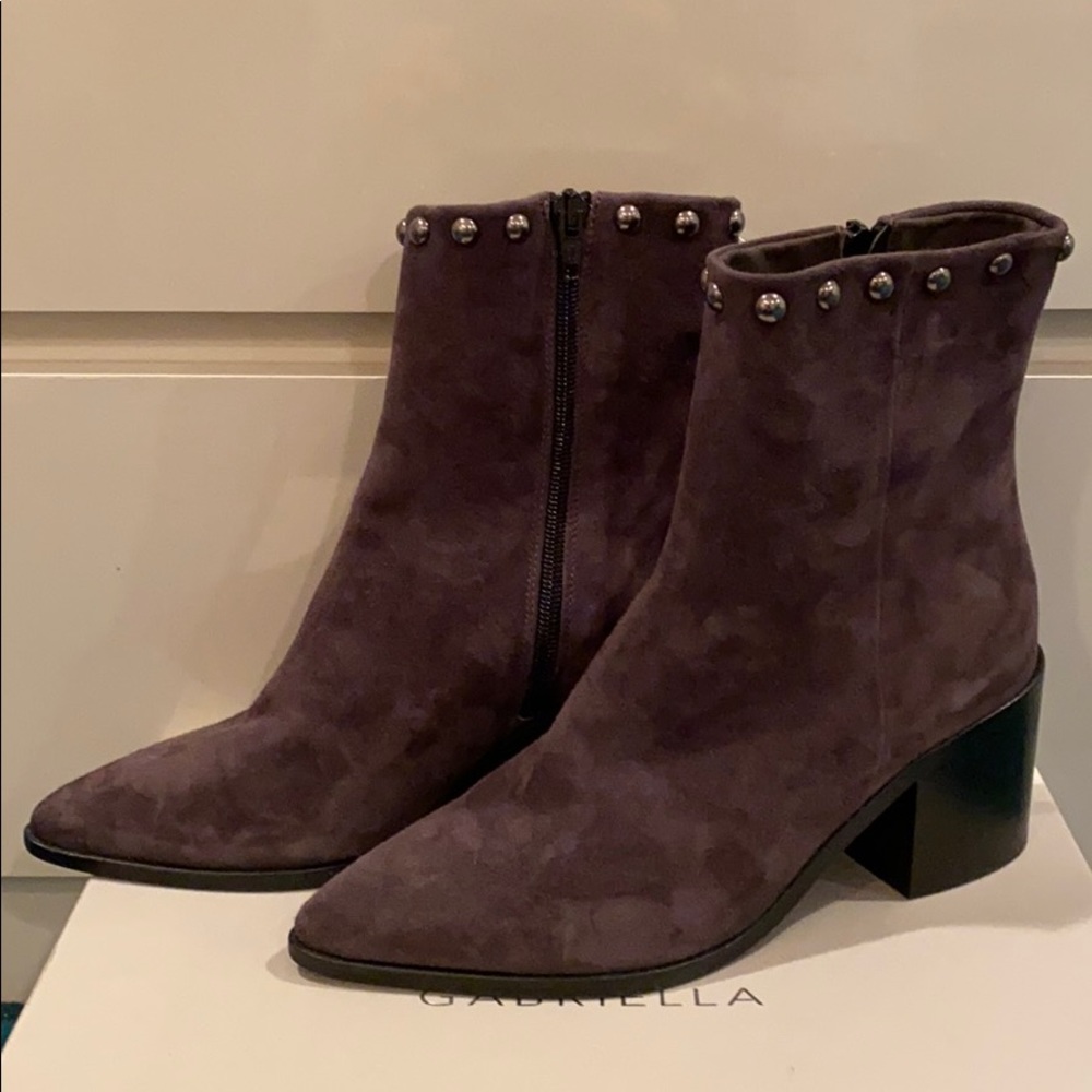 NWT grey boots